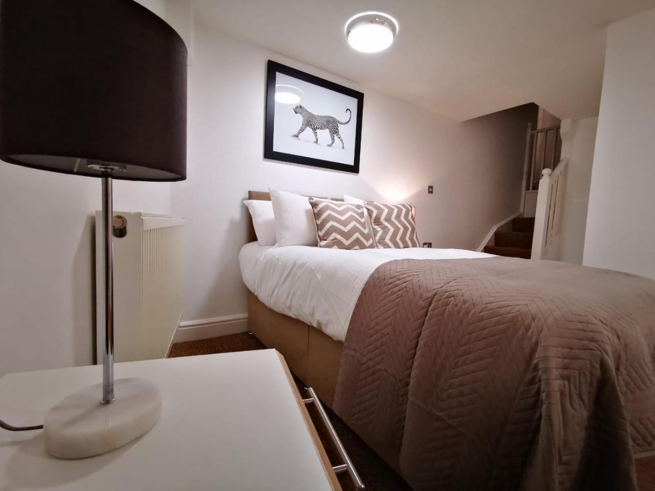 Capital Host- Apartments Euston ลอนดอน ภายนอก รูปภาพ